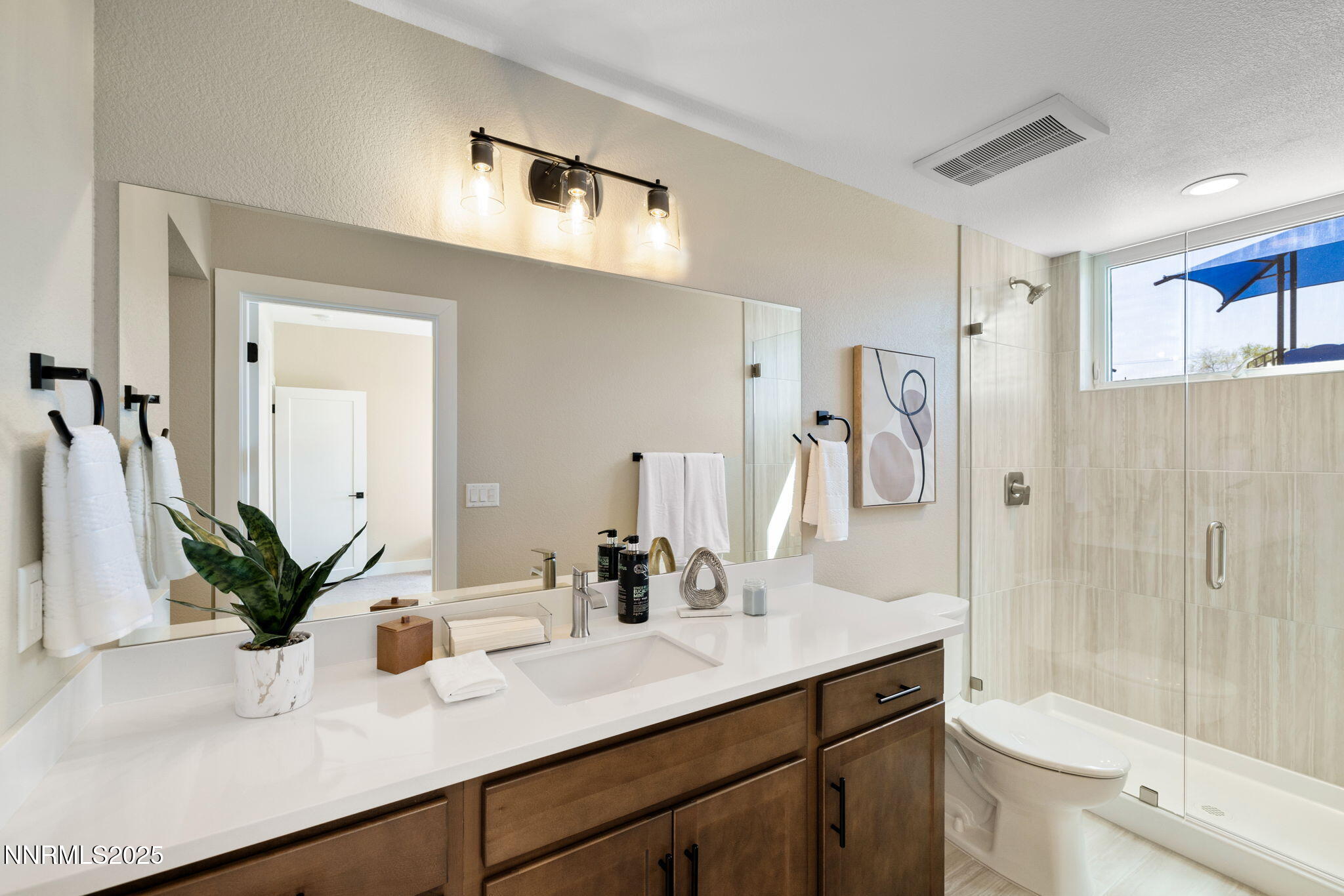 3834 Lakeside Drive, Unit 18 Reno, NV 89509 - Photo 4 of 20 6- Plan C or D Single Vanity Bath & Show