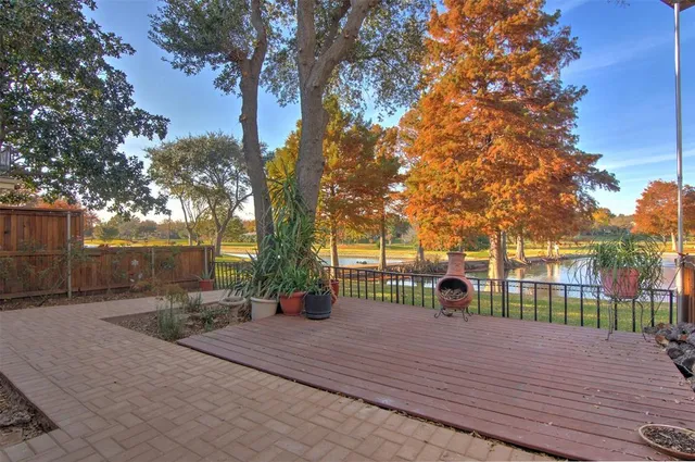 a view of park with tree