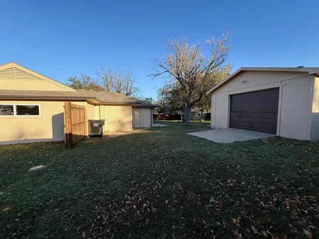 a view of a yard with a house