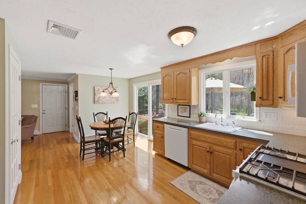 7 Tanglewood Road Walpole, MA 02032 - Photo 11 of 40