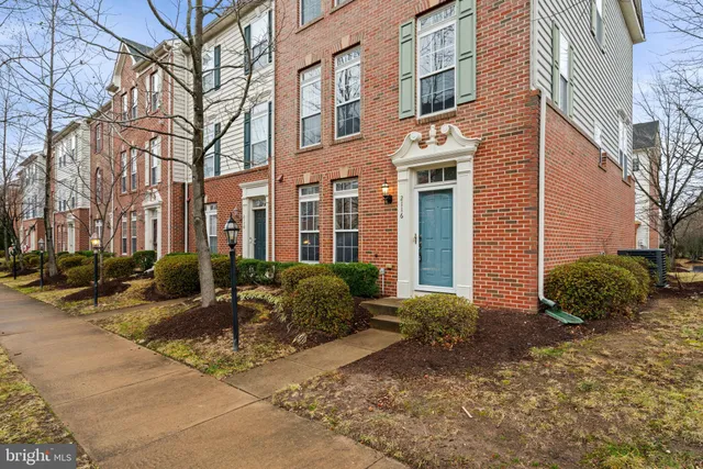 $525,000 | 2116 Abbottsbury Way, Woodbridge, VA 22191