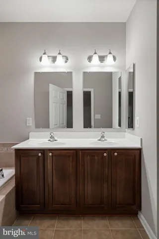 $525,000 | 2116 Abbottsbury Way, Woodbridge, VA 22191