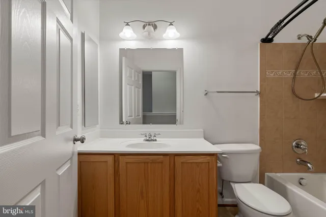 $525,000 | 2116 Abbottsbury Way, Woodbridge, VA 22191