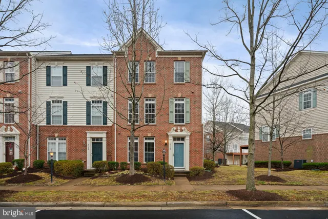 $525,000 | 2116 Abbottsbury Way, Woodbridge, VA 22191
