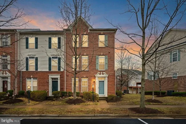 $525,000 | 2116 Abbottsbury Way, Woodbridge, VA 22191