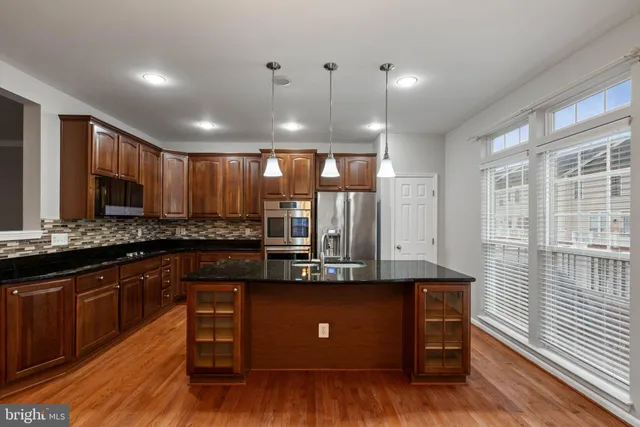 $525,000 | 2116 Abbottsbury Way, Woodbridge, VA 22191