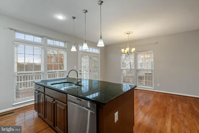 $525,000 | 2116 Abbottsbury Way, Woodbridge, VA 22191