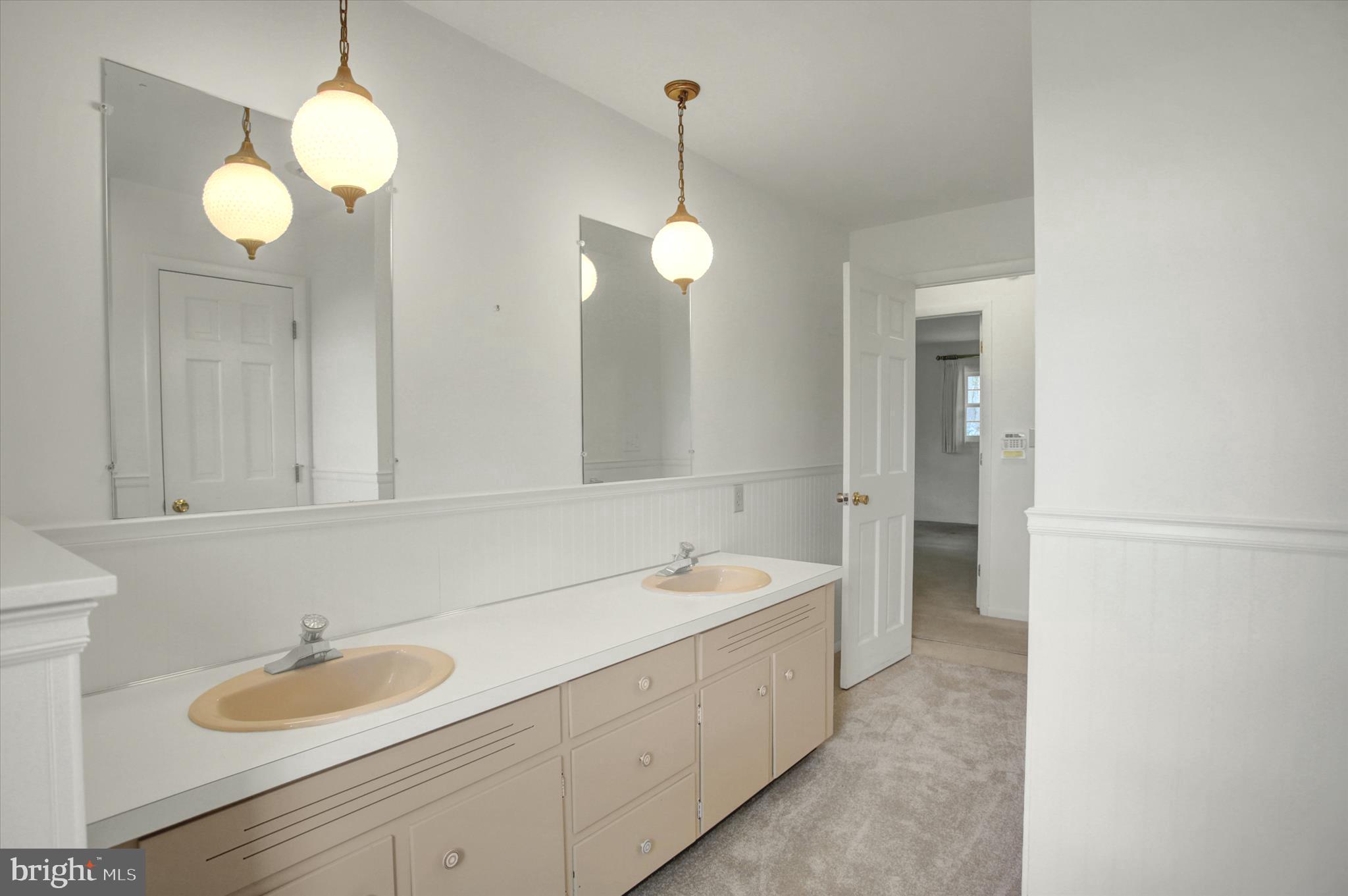 232 Mt Union Road Fayetteville, PA 17222 - Photo 25 of 39 Hallyway full bathroom
