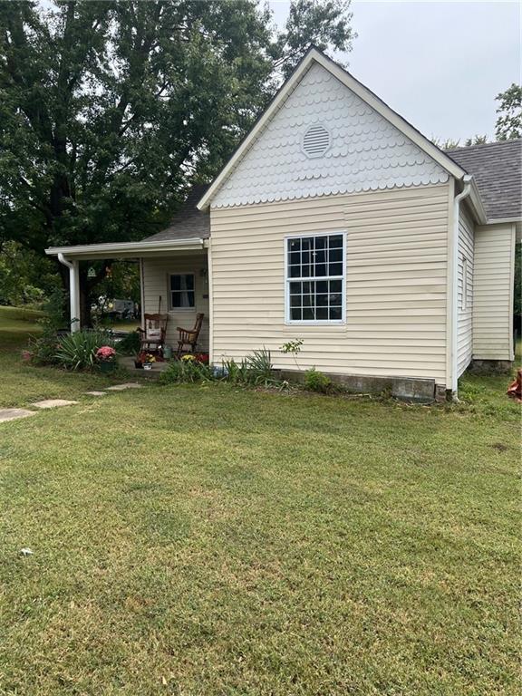 503 West Hickory Street Nevada, MO 64772 - Photo 3 of 18