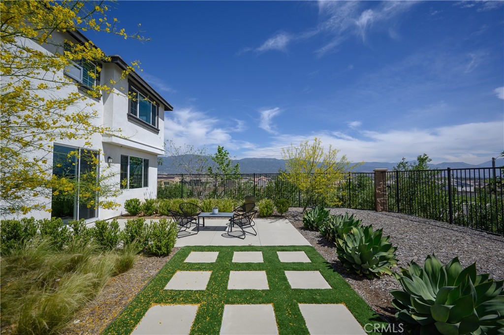 2435 Gunner Ridge Way Rialto, CA 92377 - Photo 17 of 28