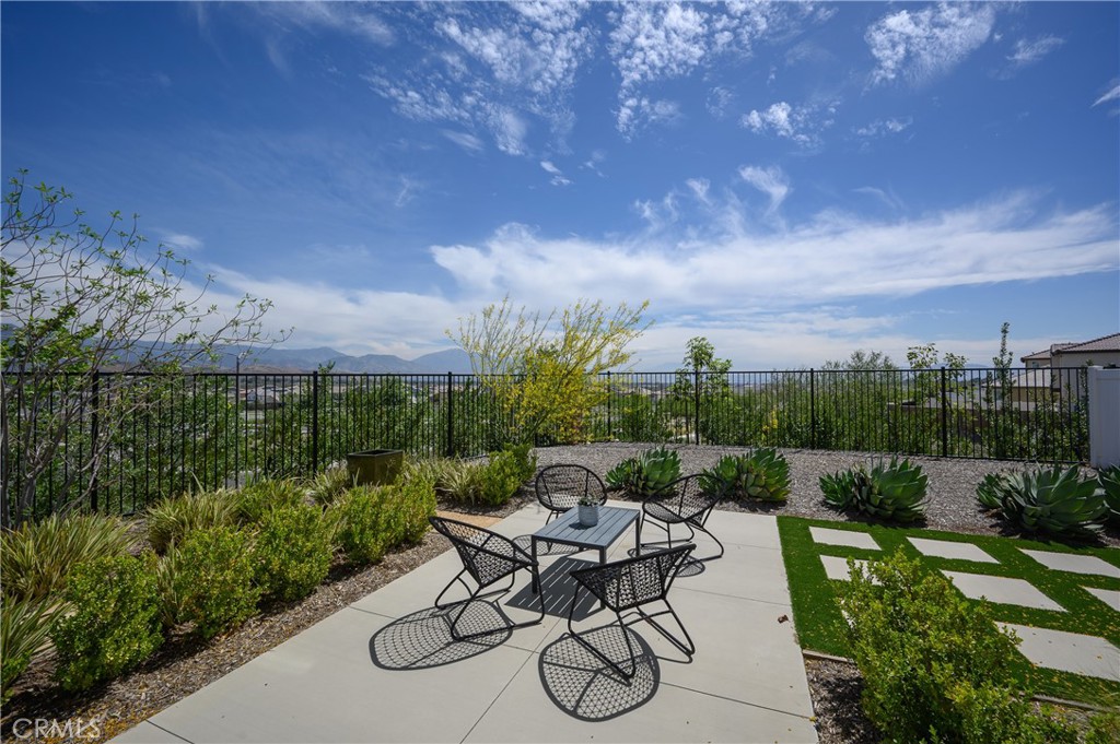 2435 Gunner Ridge Way Rialto, CA 92377 - Photo 18 of 28