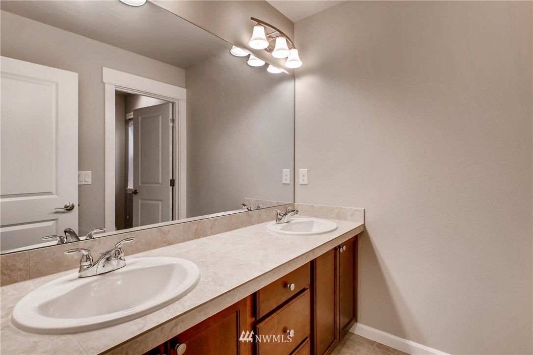 5601 Northeast 9th Street Renton, WA 98059 - Photo 16 of 23
