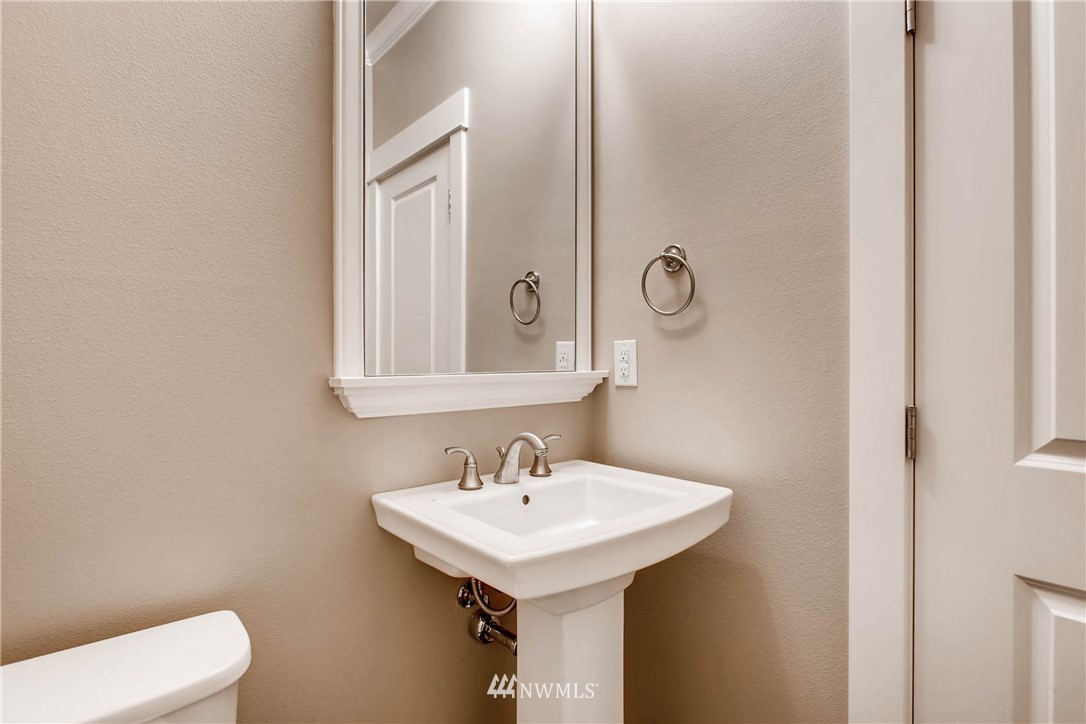 5601 Northeast 9th Street Renton, WA 98059 - Photo 10 of 23
