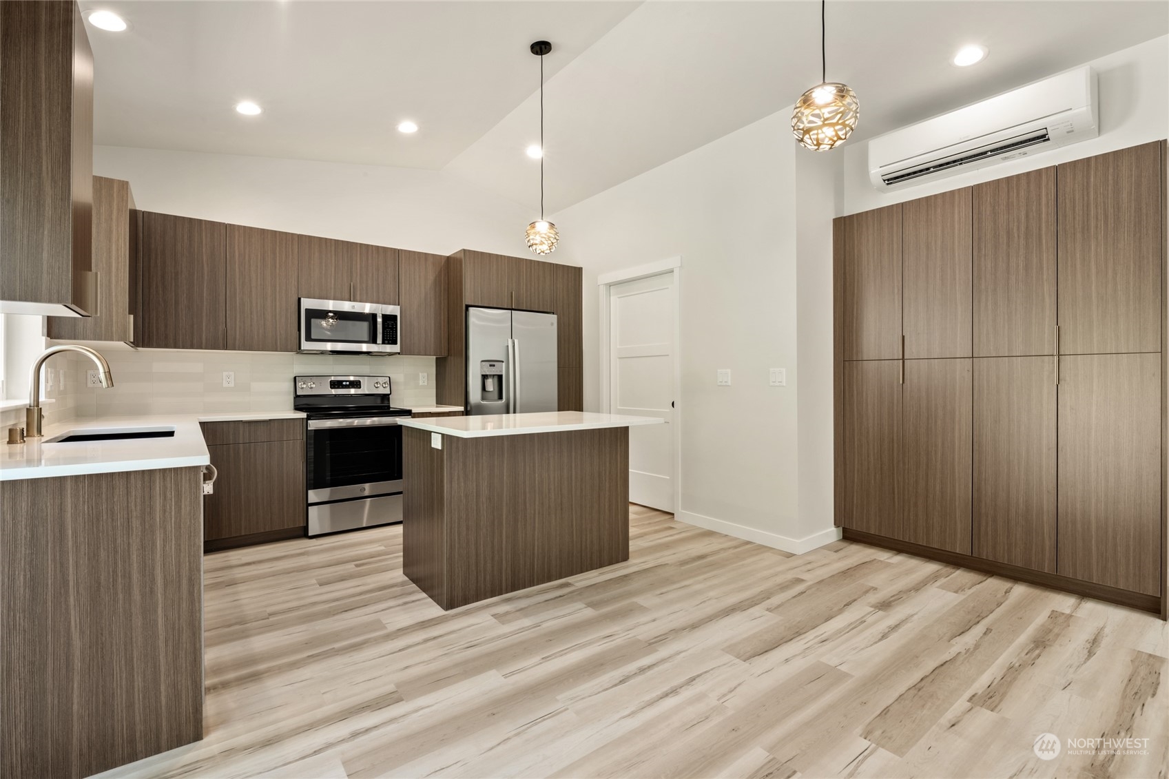 8237 Chilliwack Road Blaine, WA 98230 - Photo 5 of 33 Gallery Image 5