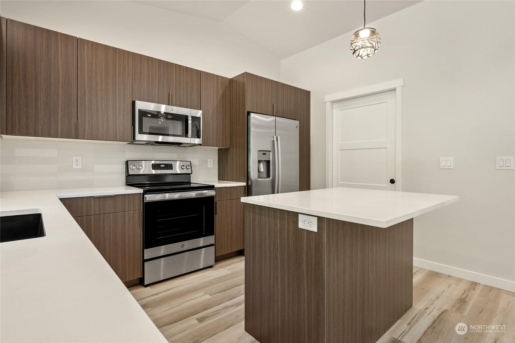 8237 Chilliwack Road Blaine, WA 98230 - Photo 6 of 33 Gallery Image 6
