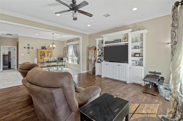 $297,500 | 607 Chestnut Street, Iowa, LA 70647