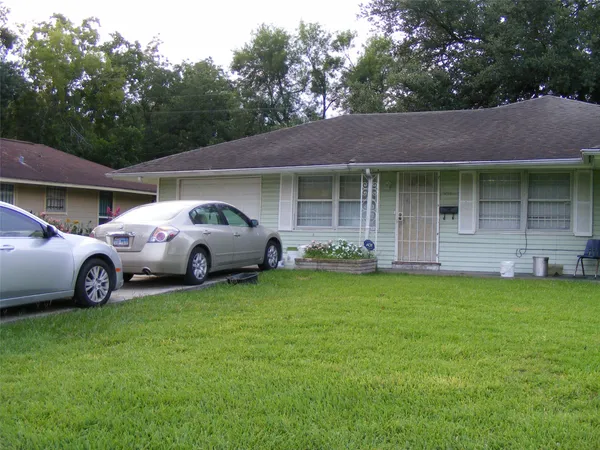 $1,700 | 5751 Bellfort Avenue, Houston, TX 77033