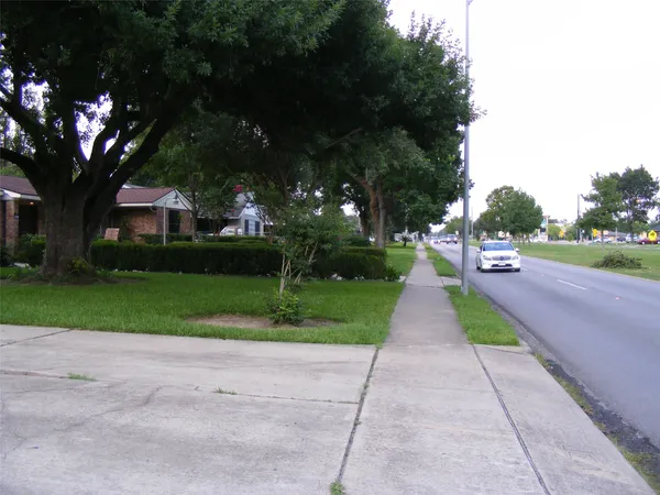 $1,700 | 5751 Bellfort Avenue, Houston, TX 77033