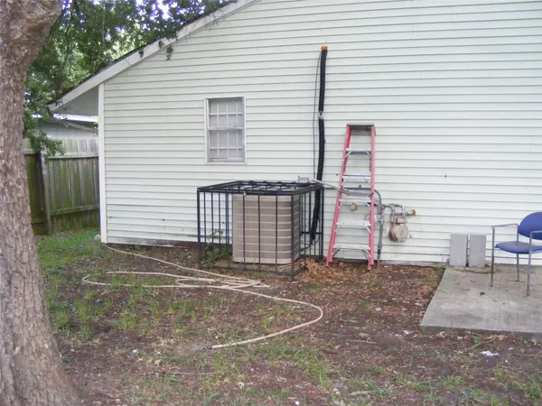 $1,700 | 5751 Bellfort Avenue, Houston, TX 77033