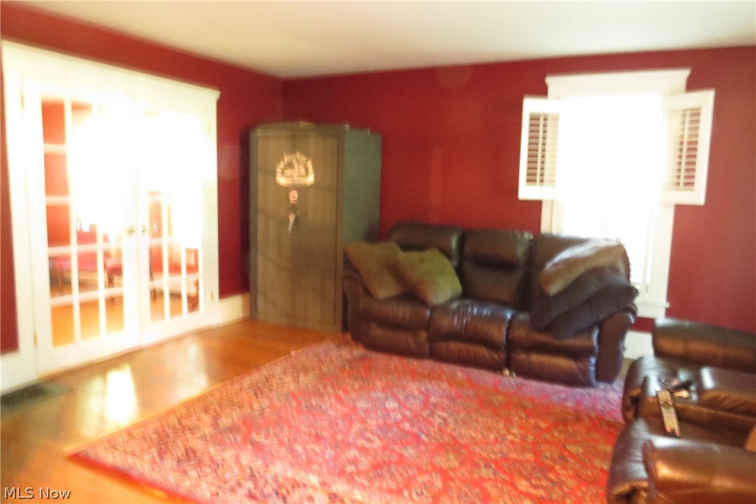 2001 North Ridge Road Vermilion, OH 44089 - Photo 8 of 20 Living Room