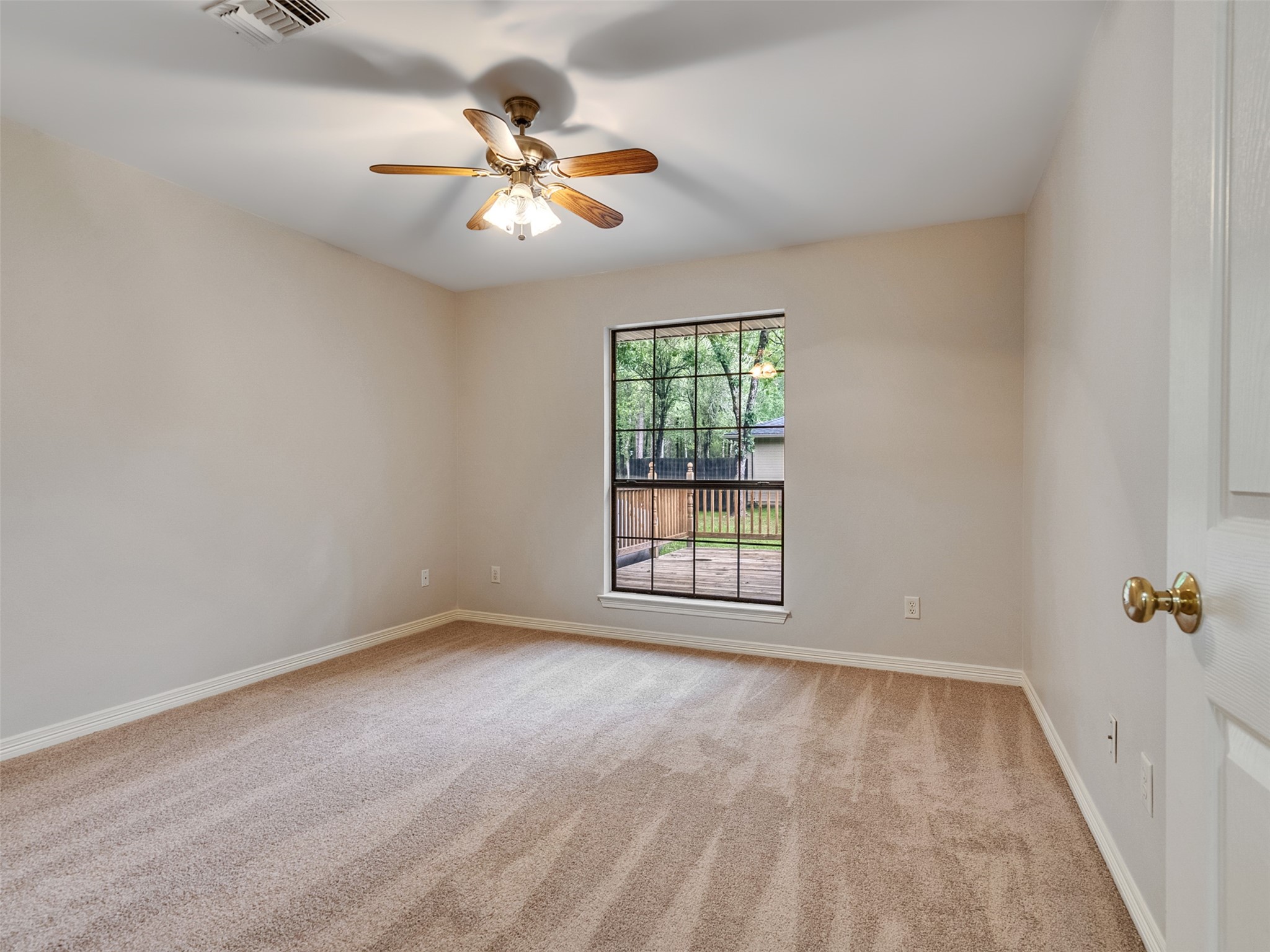 195 Coral Gables Trinity, TX 75862 - Photo 33 of 50 This is the guest bathroom and offers lots of space.