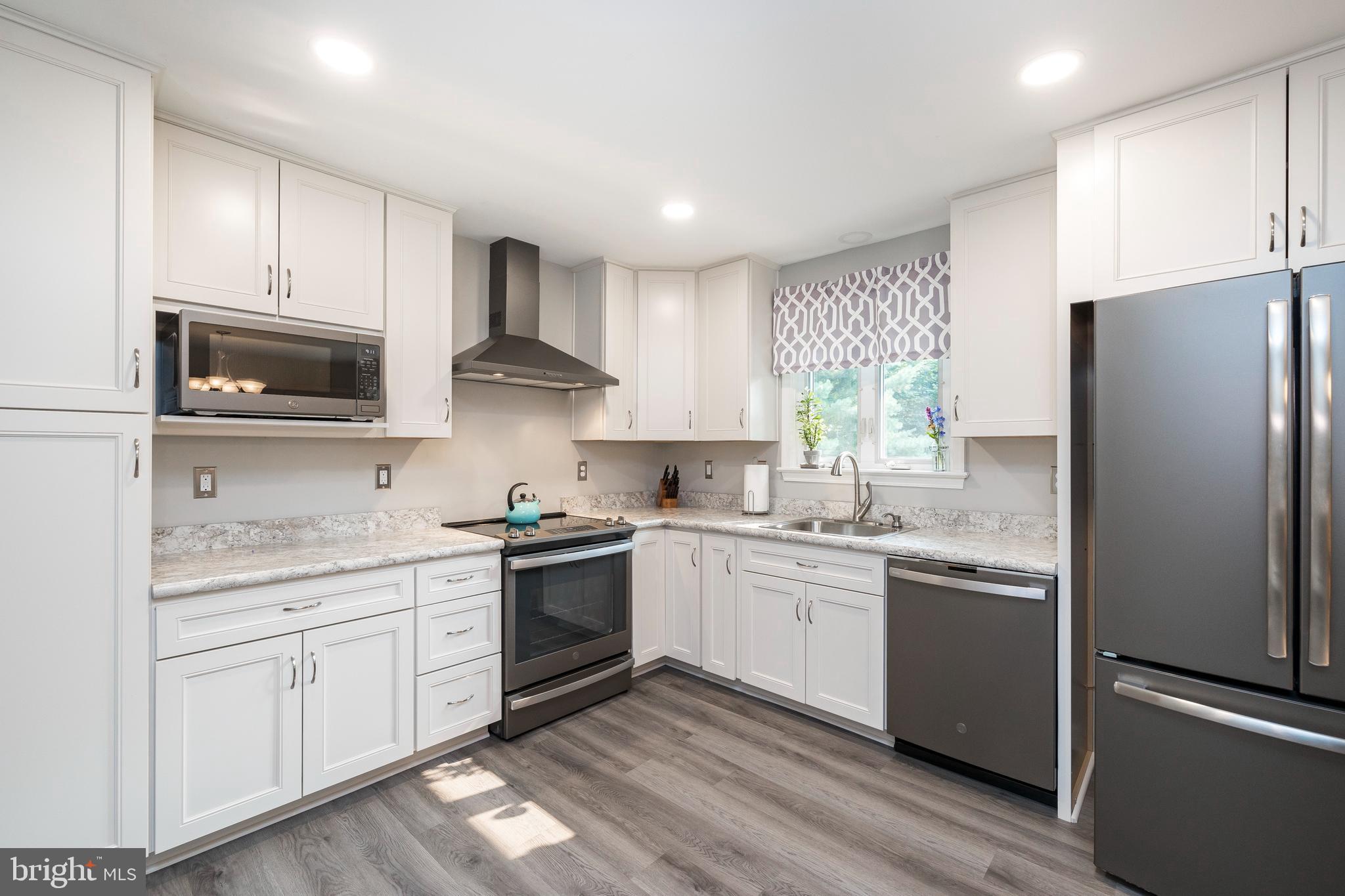 947 West Valley Road Pottstown, PA 19464 - Photo 14 of 36 Brand new appliances