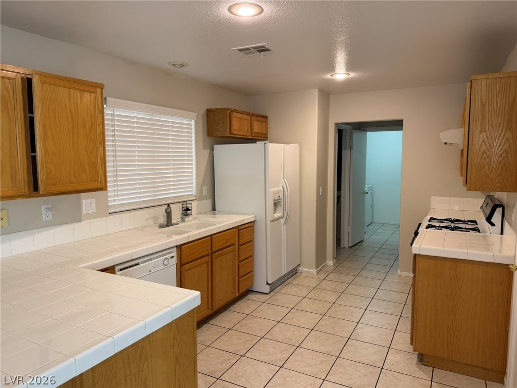 1424 Red Sunset Avenue Henderson, NV 89074 - Photo 4 of 21