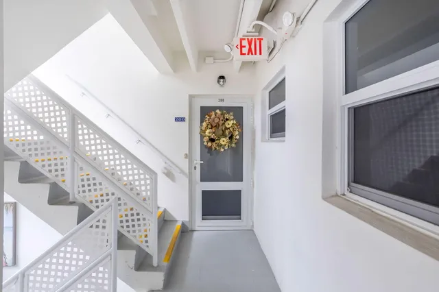 a view of entryway and hall