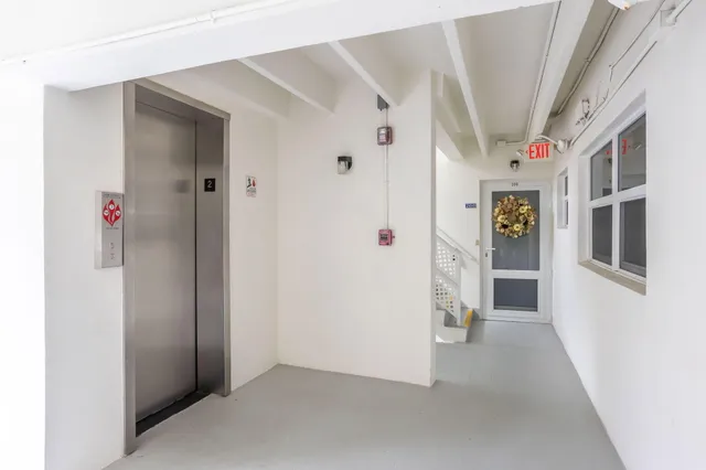 a view of an entryway with livingroom