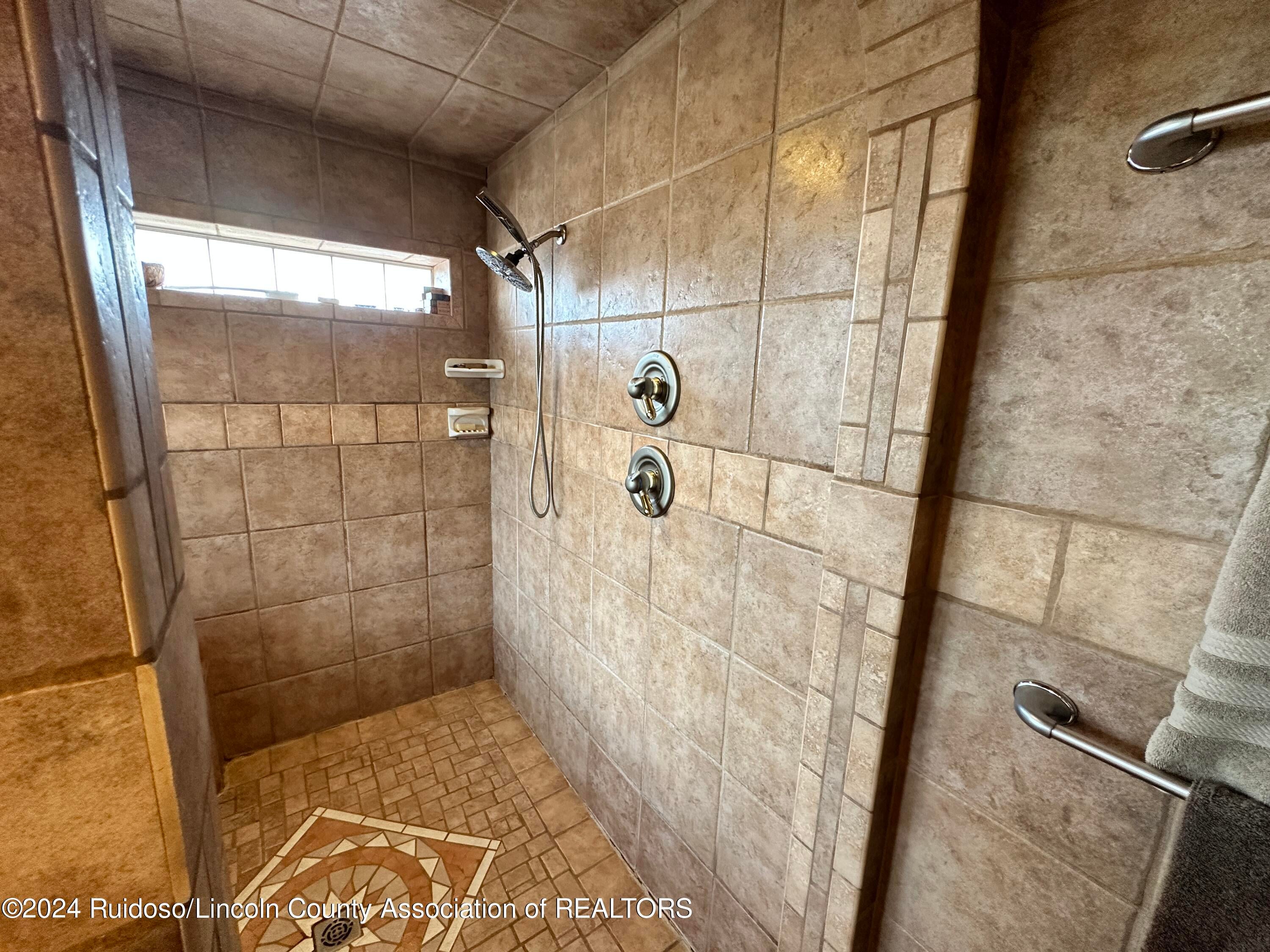 813 Hull Road Ruidoso, NM 88345 - Photo 28 of 59 PRIMARY SHOWER