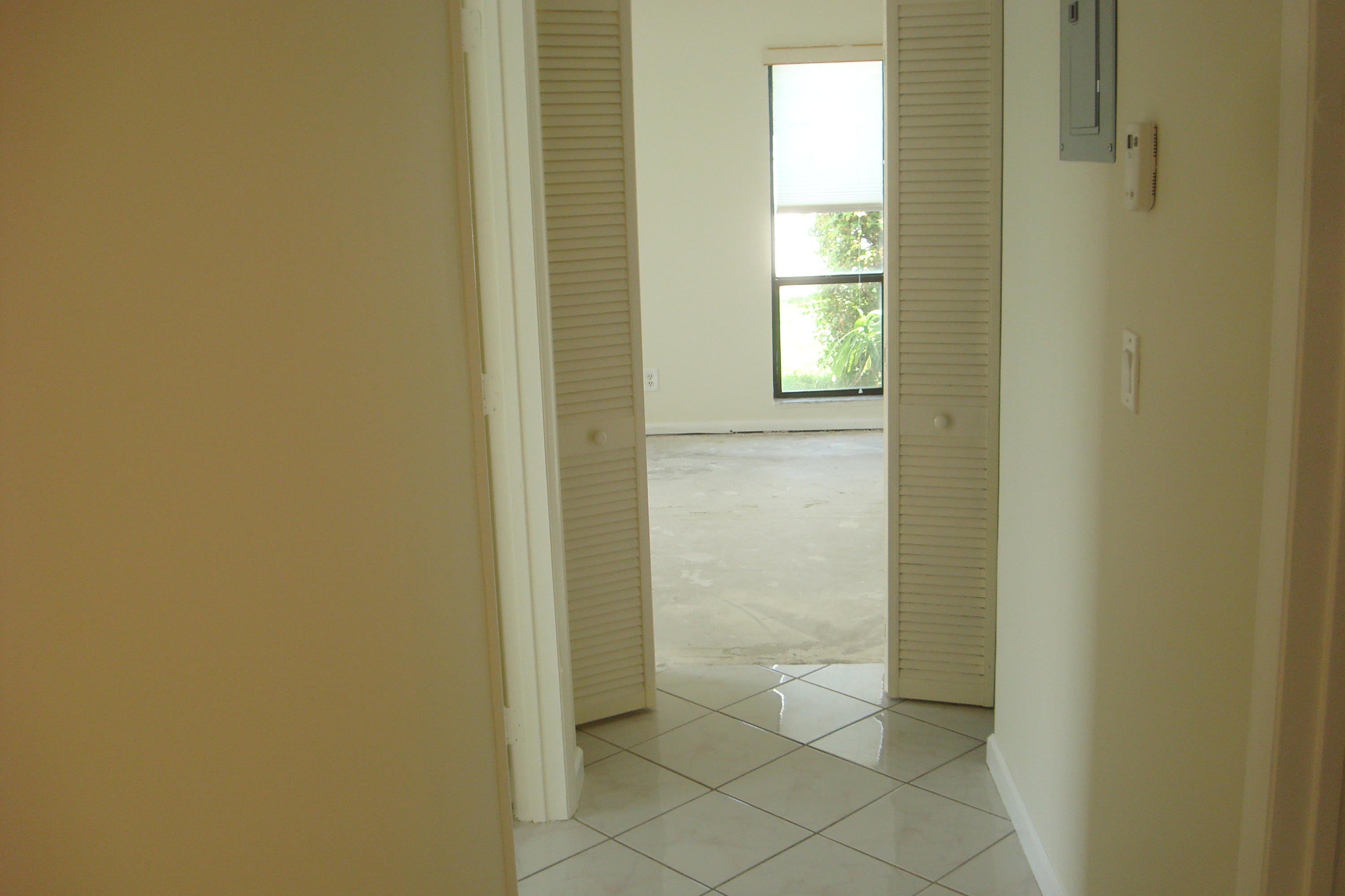 517 Dotterel Road, Unit 30A Delray Beach, FL 33444 - Photo 16 of 32 a bathroom with a window
