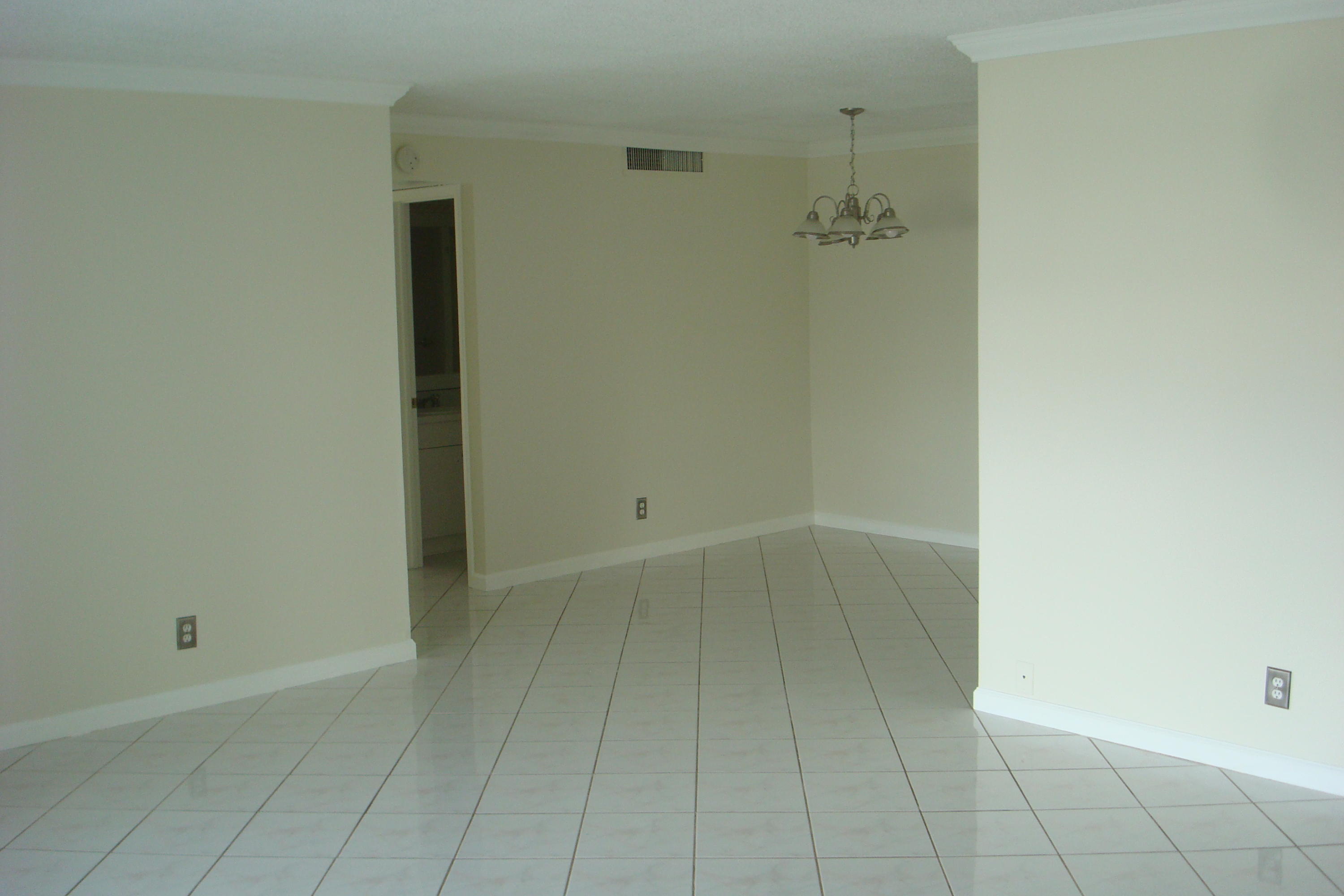 517 Dotterel Road, Unit 30A Delray Beach, FL 33444 - Photo 6 of 32 an empty room with a empty space