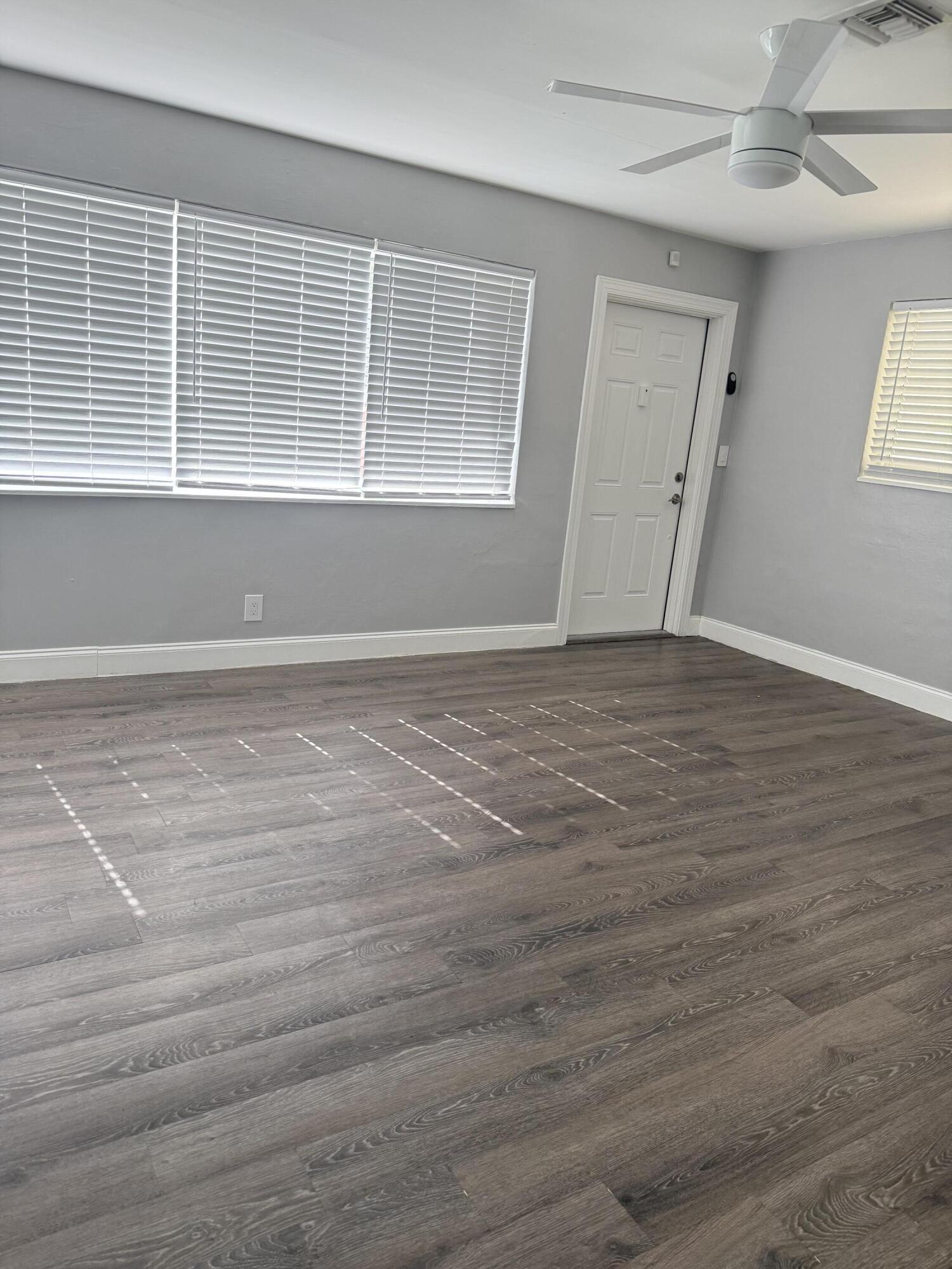 418 Southwest 14th Avenue Delray Beach, FL 33444 - Photo 2 of 12 Living area