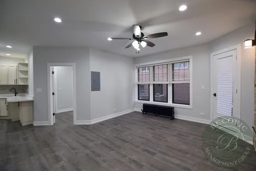 $2,400 | 6109 North Winthrop Avenue, Unit 3, Chicago, IL 60660