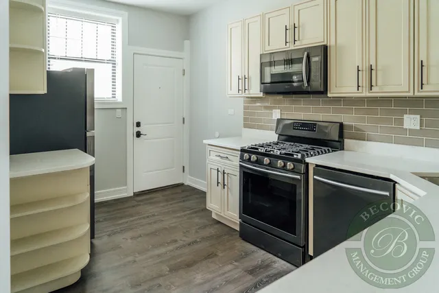 $2,400 | 6109 North Winthrop Avenue, Unit 3, Chicago, IL 60660