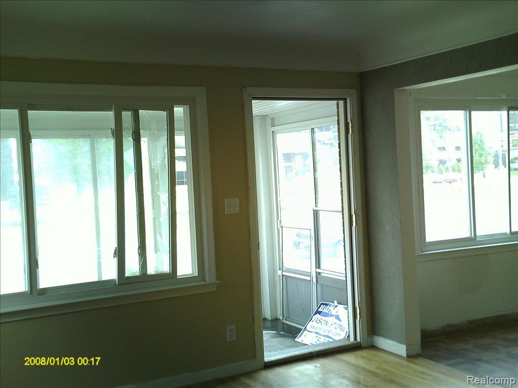 21930 Moross Road Grosse Pointe, MI 48236 - Photo 3 of 11 houses 358