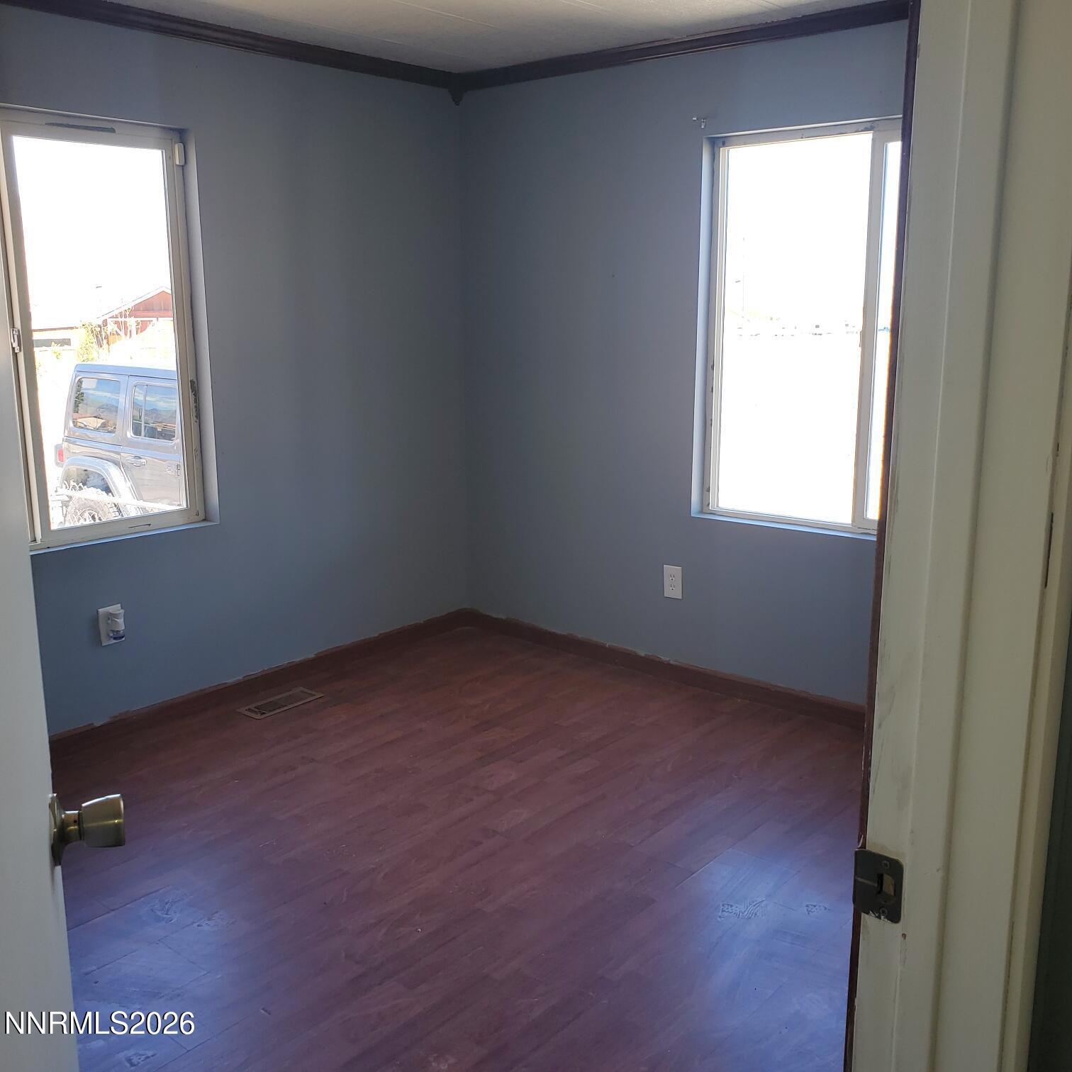 440 N Street Hawthorne, NV 89415 - Photo 29 of 34 an empty room with a window
