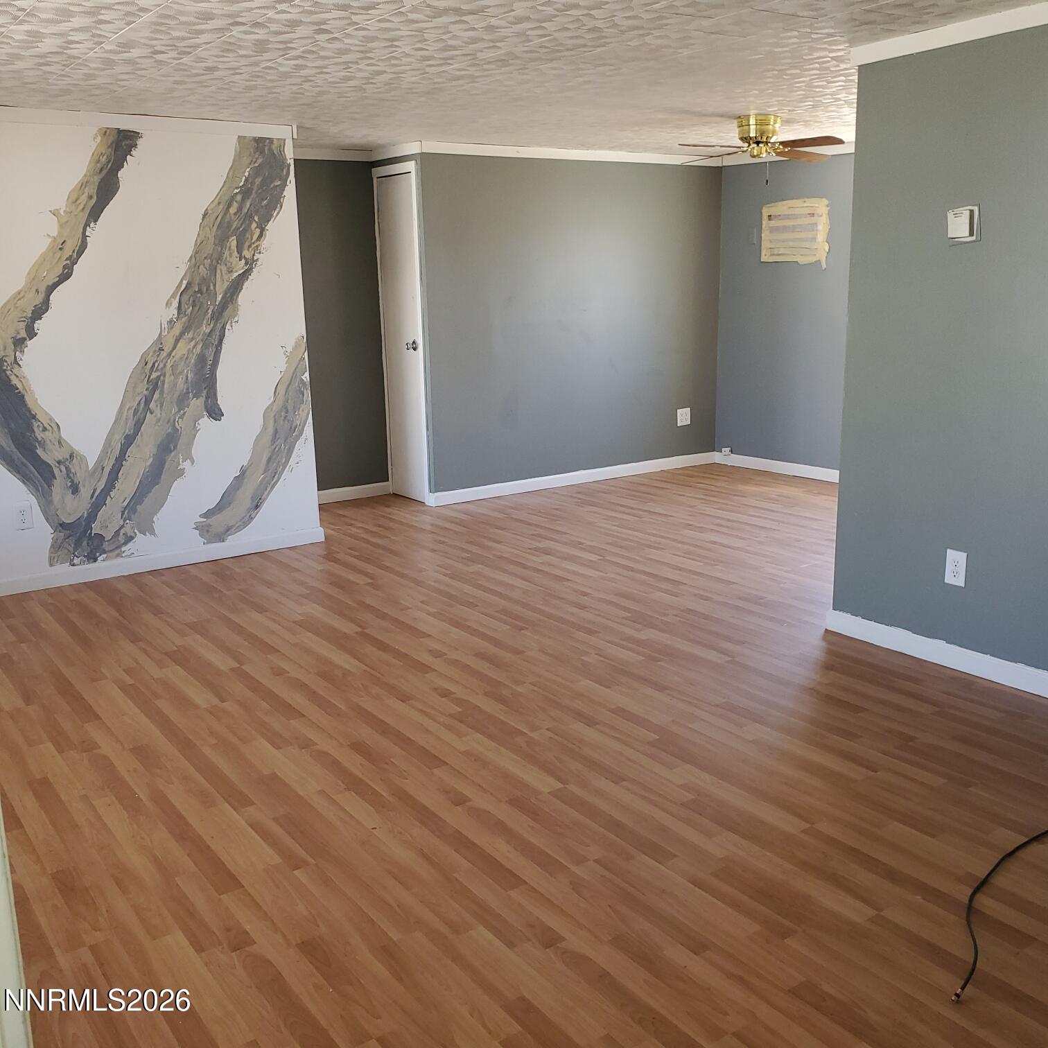 440 N Street Hawthorne, NV 89415 - Photo 31 of 34 an empty room with wooden floor and windows