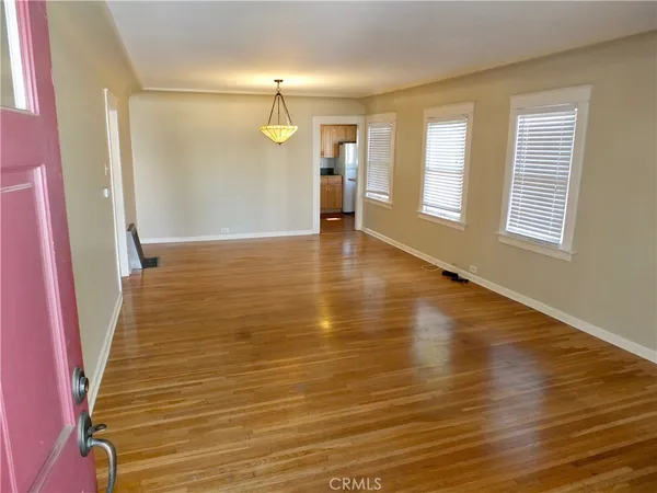 $3,500 | 3620 East 6th Street, Long Beach, CA 90814