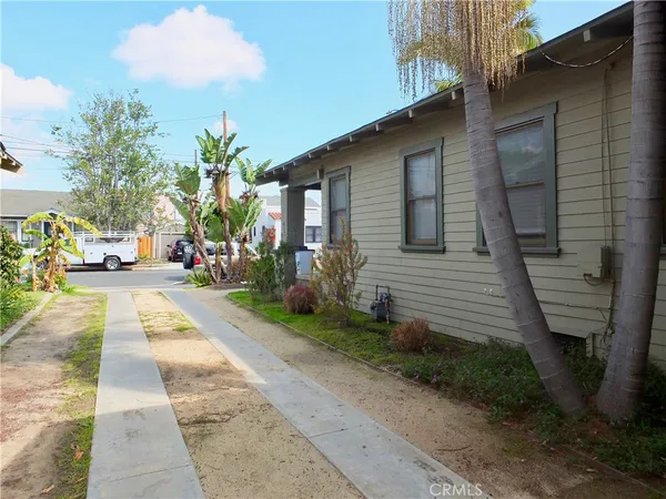 $3,500 | 3620 East 6th Street, Long Beach, CA 90814