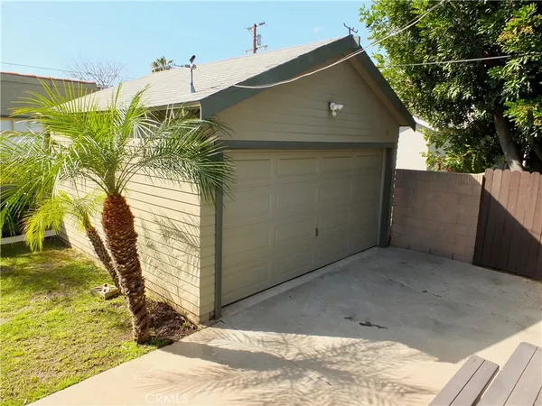$3,500 | 3620 East 6th Street, Long Beach, CA 90814