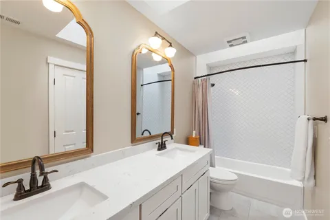 $1,150,000 | 15511 133rd Avenue East, Puyallup, WA 98374