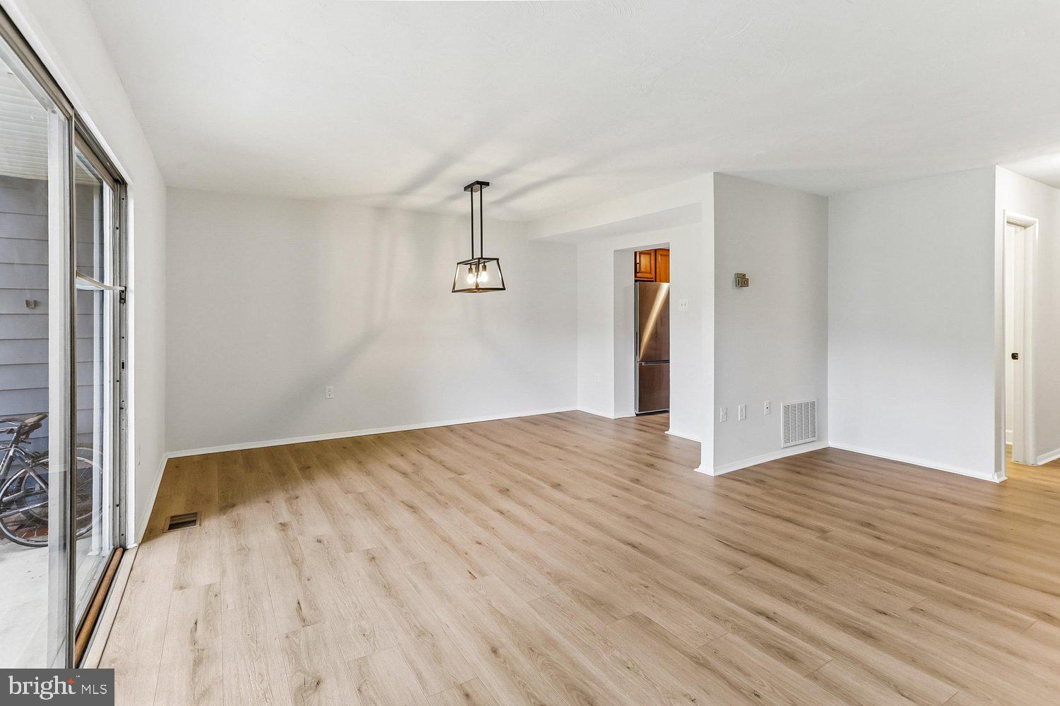 11191 Columbia Pike, Unit 41 Silver Spring, MD 20901 - Photo 25 of 52 Living Room