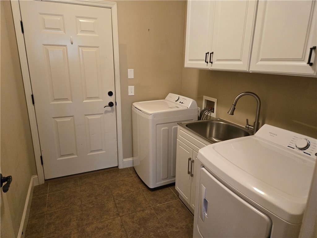 304 Knoll View Drive Seneca, SC 29678 - Photo 18 of 36 This practical laundry space offers everyday convenience with essential utilities.
