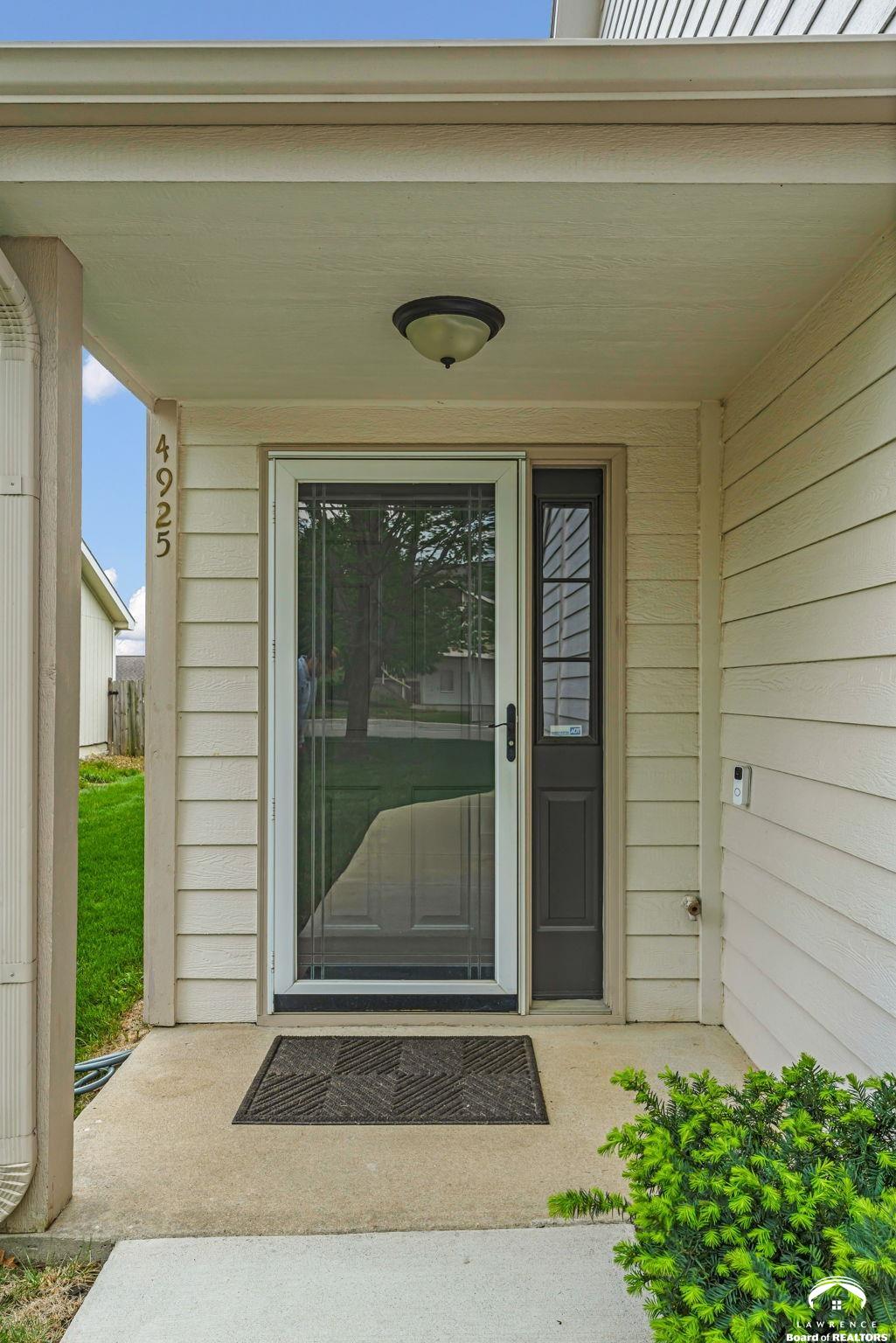 4925 Stoneback Place Lawrence, KS 66047 - Photo 3 of 37