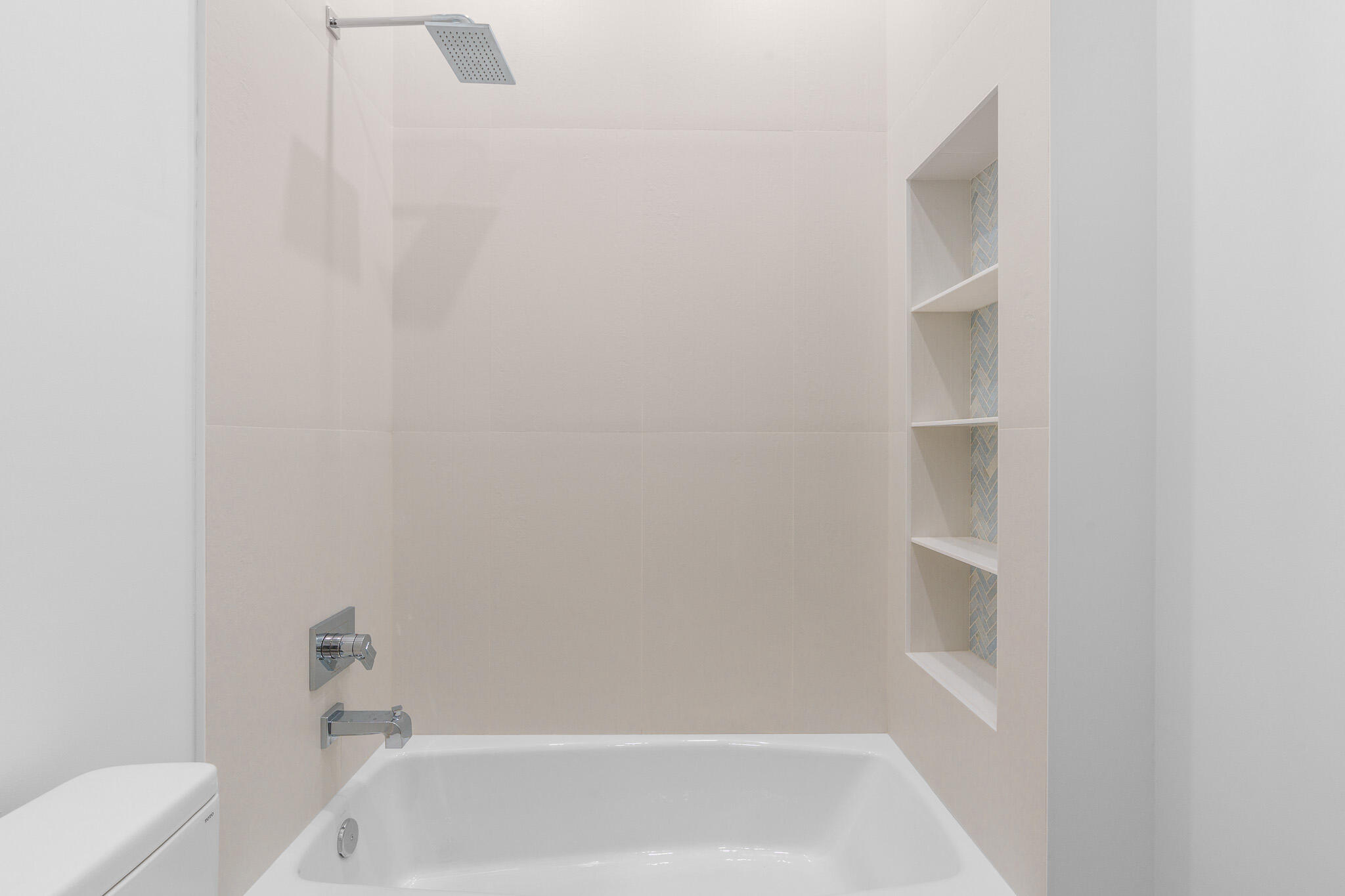 803 Sunset Road Boynton Beach, FL 33435 - Photo 44 of 57 a bathroom with a bathtub