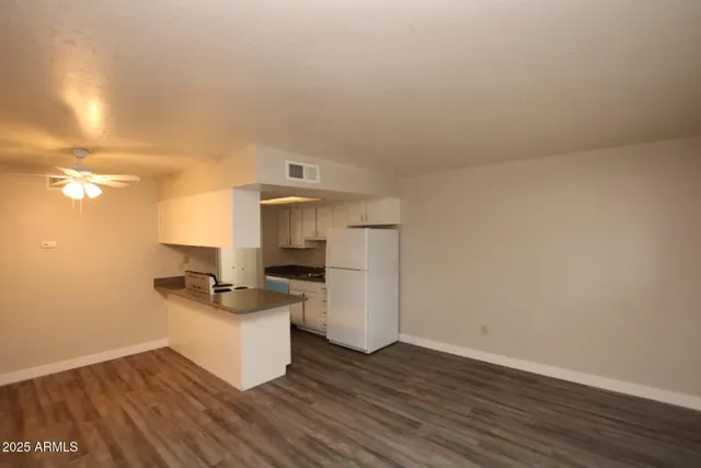 $1,049 | 3004 East Waltann Lane, Unit 6, Phoenix, AZ 85032
