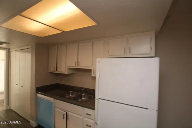 $1,049 | 3004 East Waltann Lane, Unit 6, Phoenix, AZ 85032