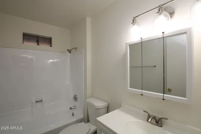 $1,049 | 3004 East Waltann Lane, Unit 6, Phoenix, AZ 85032