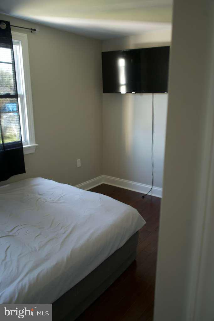 133 Heulings Avenue Riverside, NJ 08075 - Photo 27 of 31 a bedroom with a bed and a window